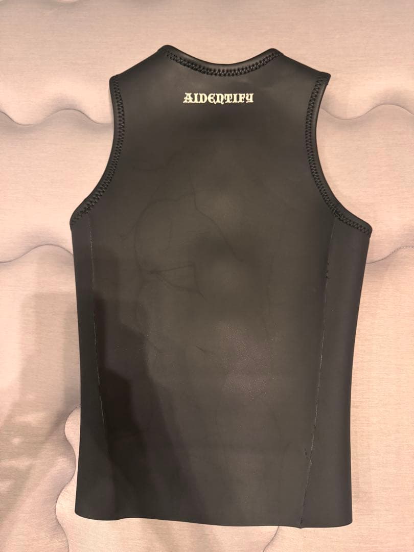 AIDENTIFY×CAPTAINS HELM ベスト
