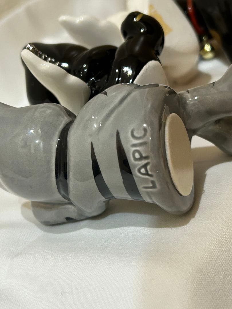 足組み招き猫　　招き猫　天使