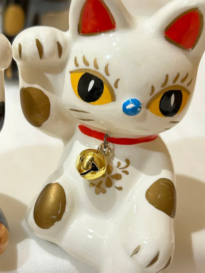 足組み招き猫　　招き猫　天使