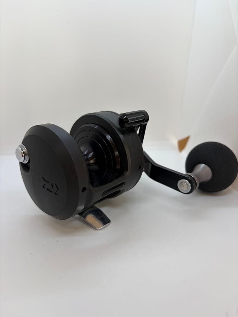 CATALINA 15H ベイトリール 中型 黒