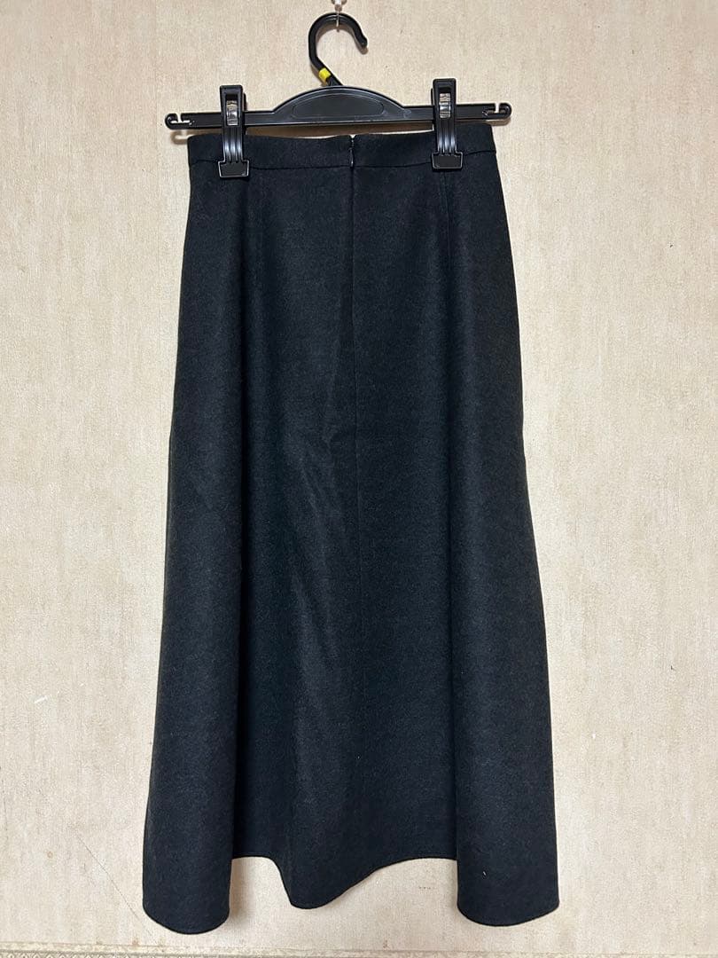 theory luxeチャコールグレーフレアスカート ポケット付き32サイズ