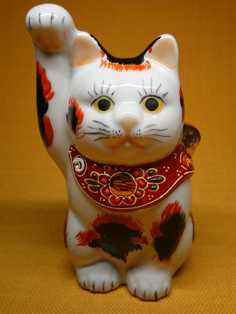 【美品】ネコ　猫　招き猫　九谷　置物　インテリア　工芸品　美術品　A1239