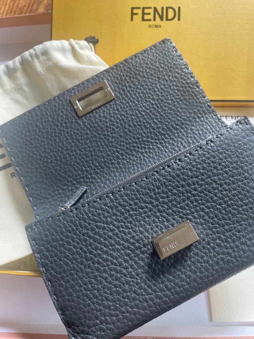 美品✨FENDI フェンディ　ピーカブー　セレリア　レザー　長財布　グレー