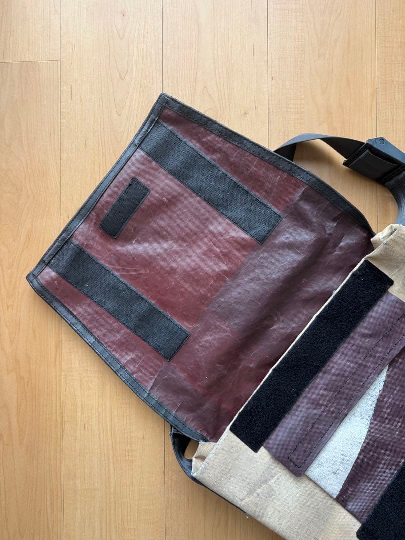 FREITAG メッセンジャーバッグ ベージュ/ブラウン