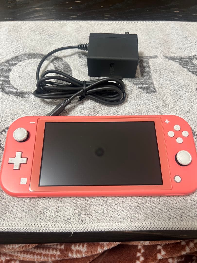 Nintendo switch Lite コーラルピンク