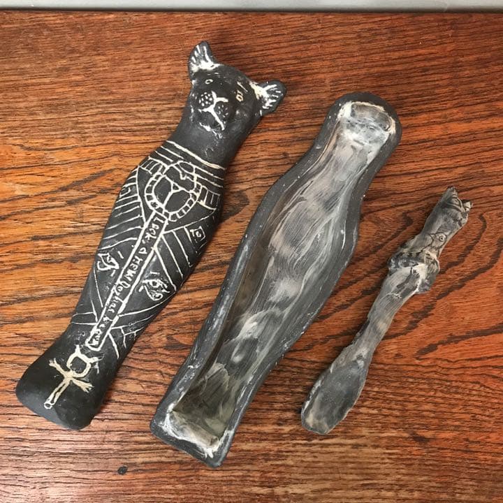 妻の作った ファラオの棺 猫ミイラ 蓋物 陶芸 スプーン