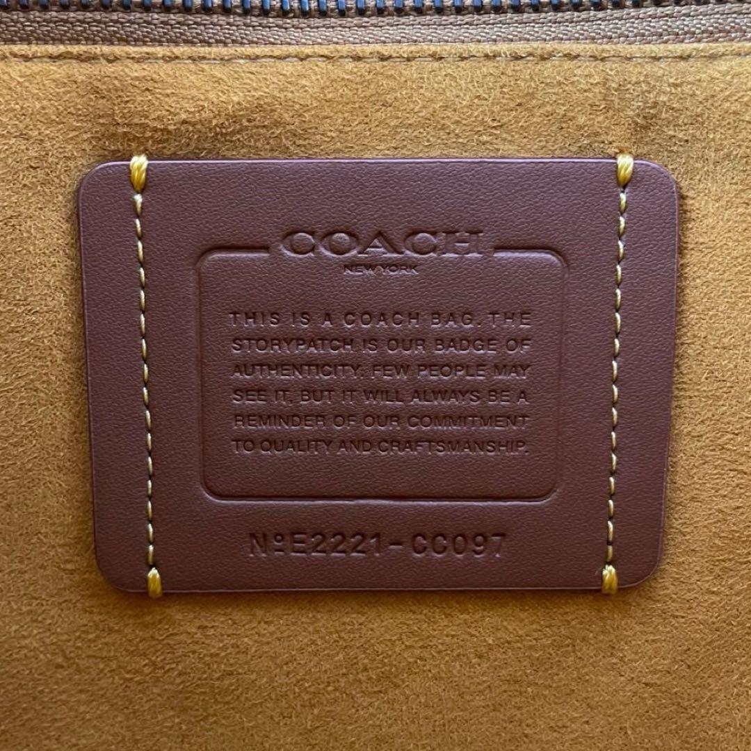 コーチ　フィールド　トートバッグ　2WAY 40 ウィズ バッジ　CC097