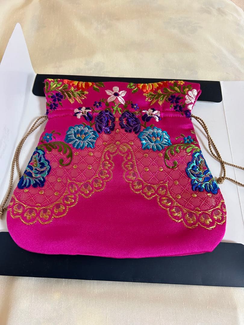 ミニバッグ　パーティバッグ　レア　スペイン　シルク　手刺繍 巾着袋　フラメンコ
