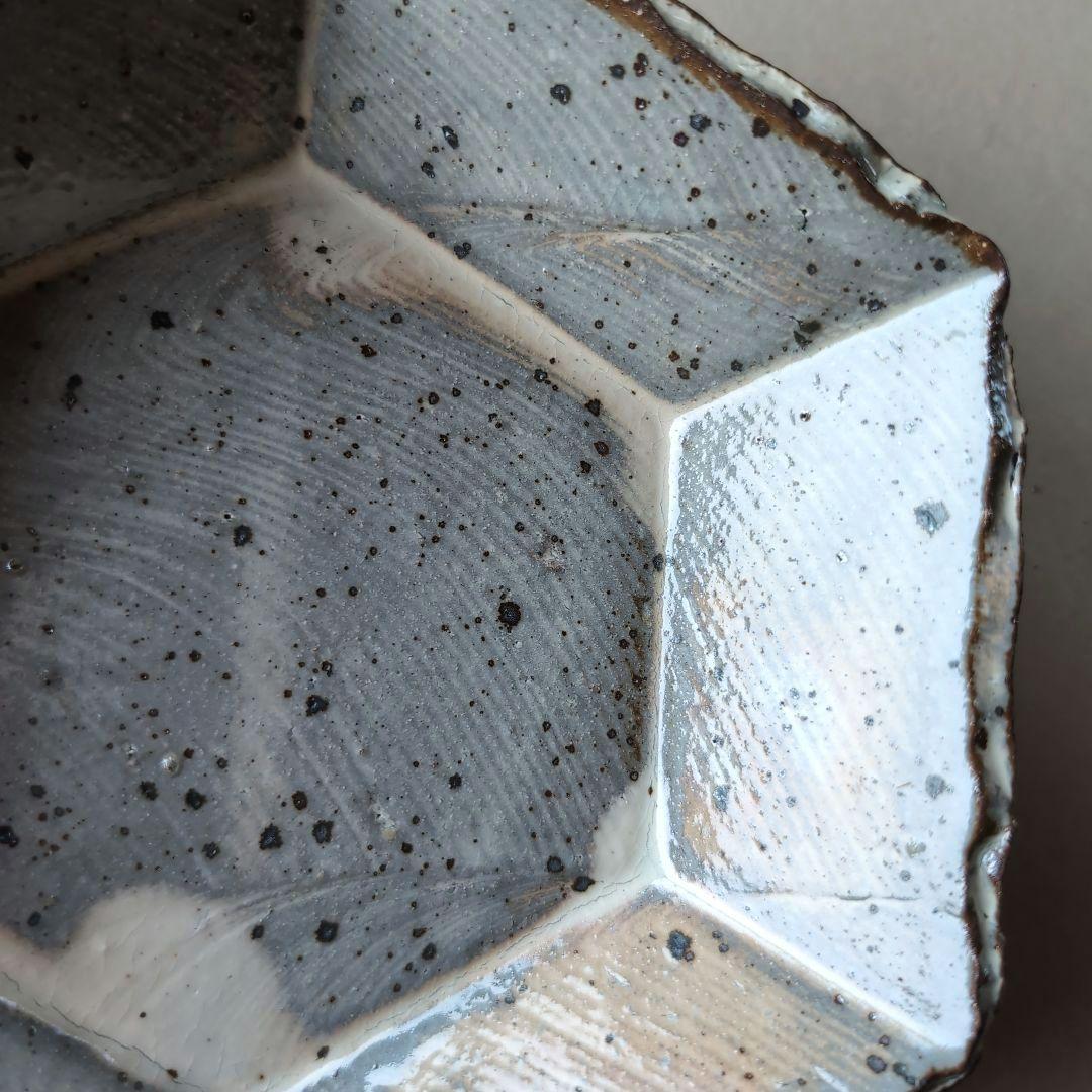 伊賀焼　蓮 善隆作　粉引手　六角皿二枚　共箱あり