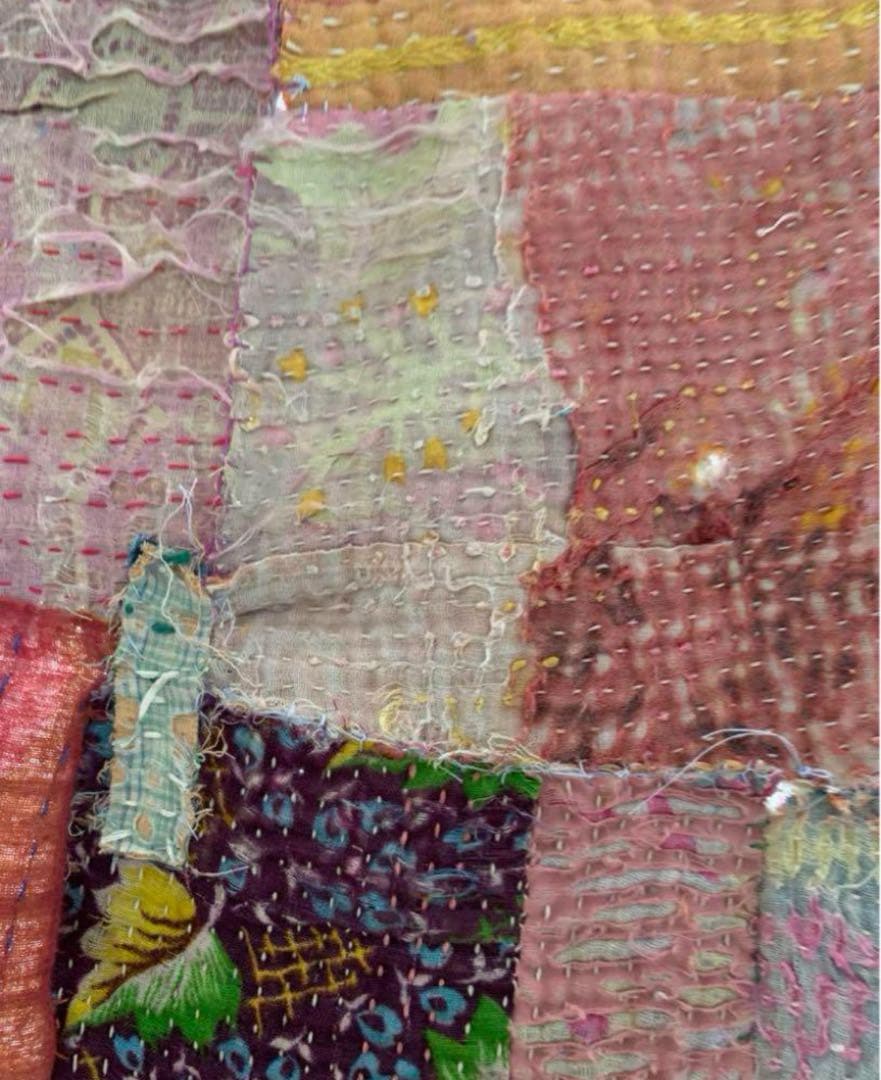 インドのヴィンテージキルト　カンタキルトの端切れで作った大きなパッチワーク