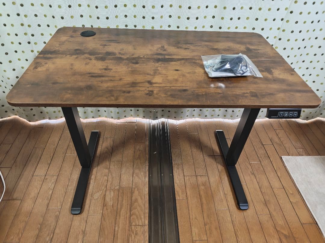 組み立て済み。電動昇降デスク 100cm×60cm