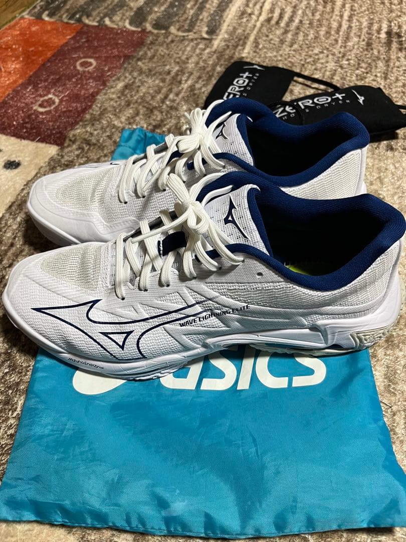 新作バレーボールシューズ箱無し ウエーブライトニング 28cm