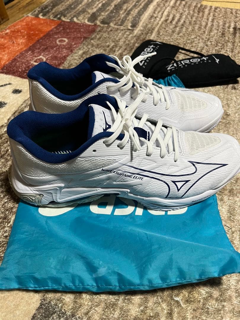 新作バレーボールシューズ箱無し ウエーブライトニング 28cm