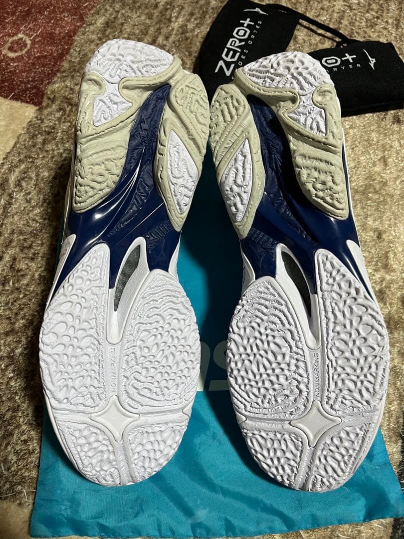 新作バレーボールシューズ箱無し ウエーブライトニング 28cm