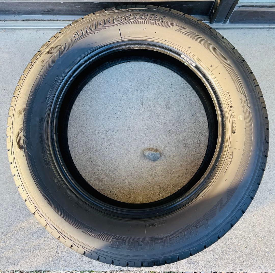 ブリヂストン ルフトrv2．205/60R16 92H 23年製