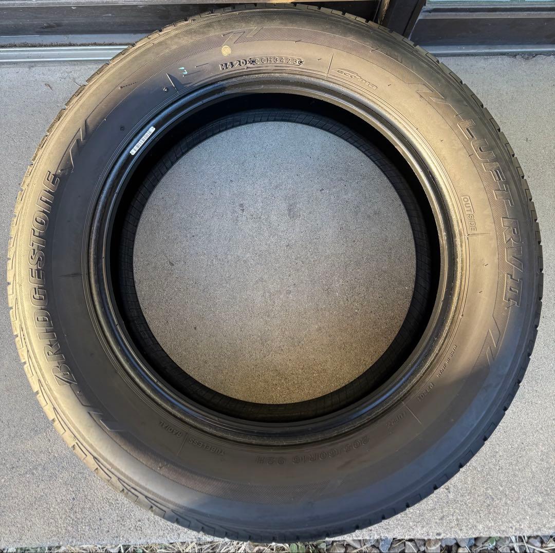 ブリヂストン ルフトrv2．205/60R16 92H 23年製