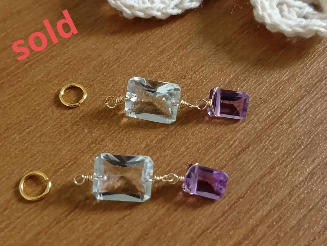 404 14kgf宝石質グリーン＆ピンクアメジスト　レクタングルチャーム