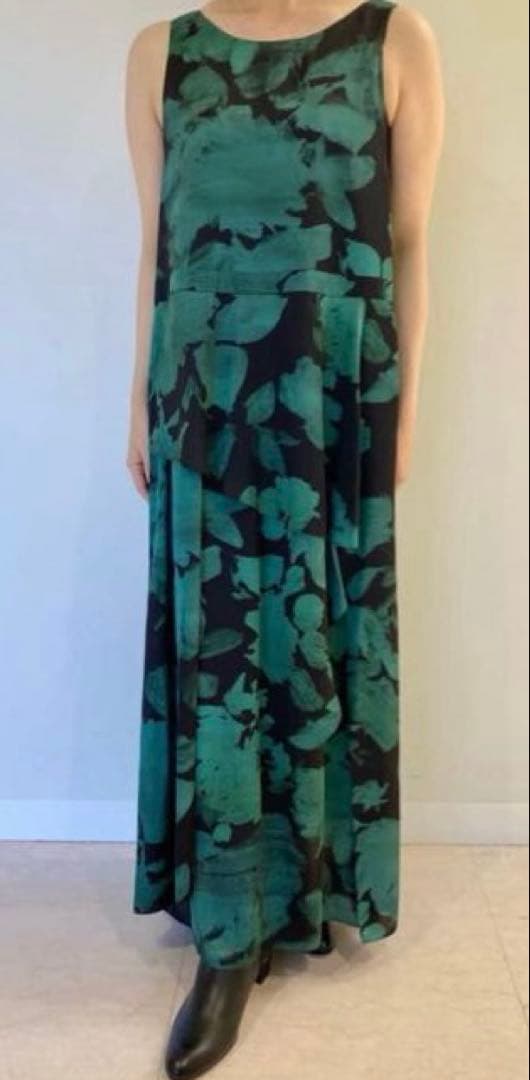 アルアバイルallureville今季完売ワンピース定価51,700円　未使用品