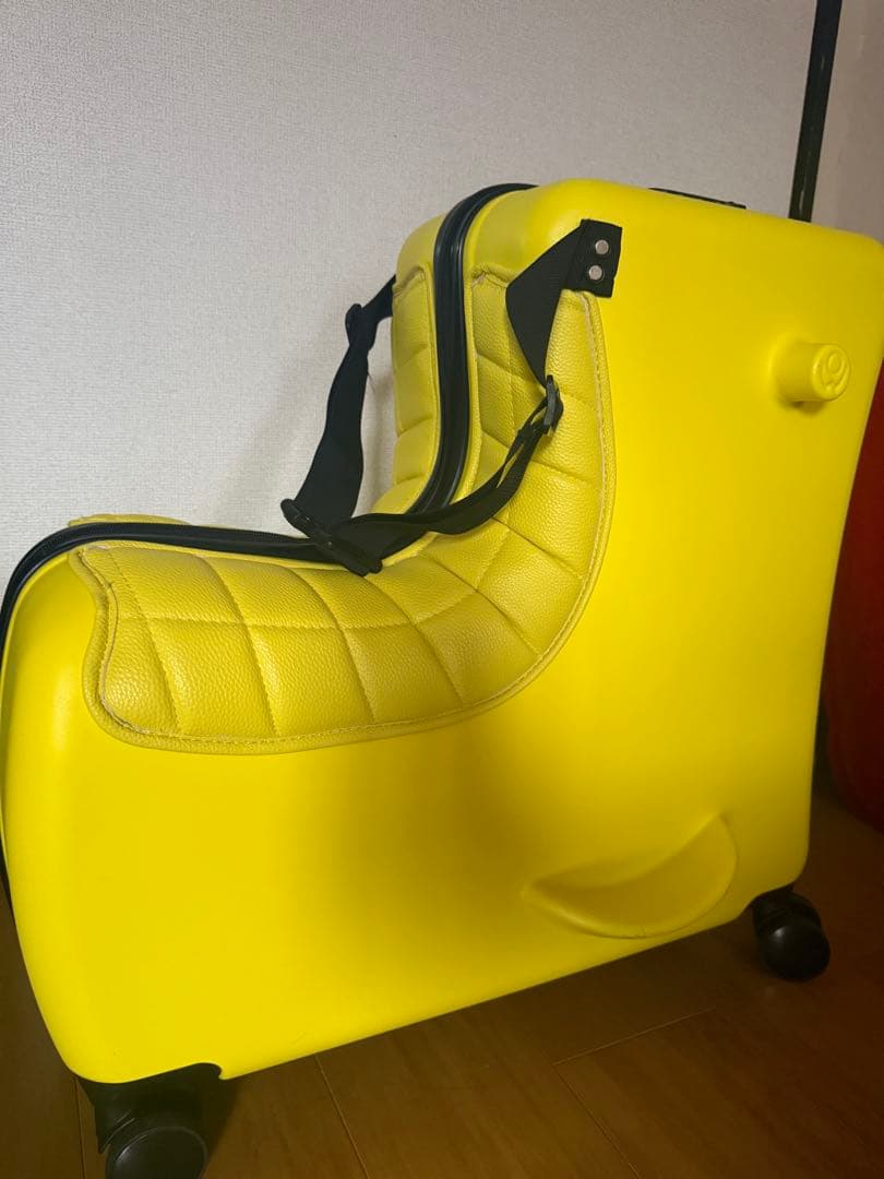 乗れるキャリーケース　キッズ　スーツケース　イエロー　M ( ULALA 専用)