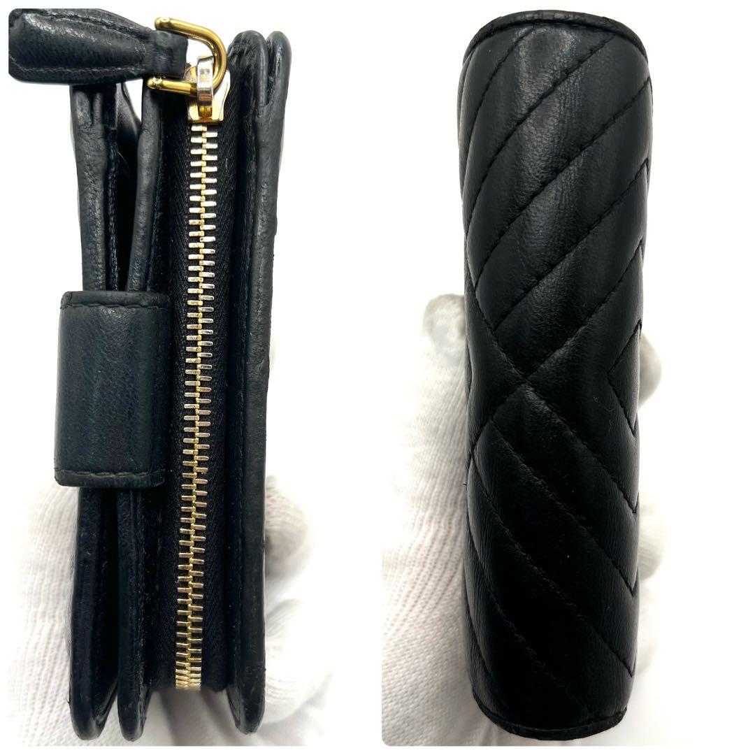 美品✨プラダ 二つ折り財布 ダイアグラム 三角ロゴ ナッパレザー キルティング
