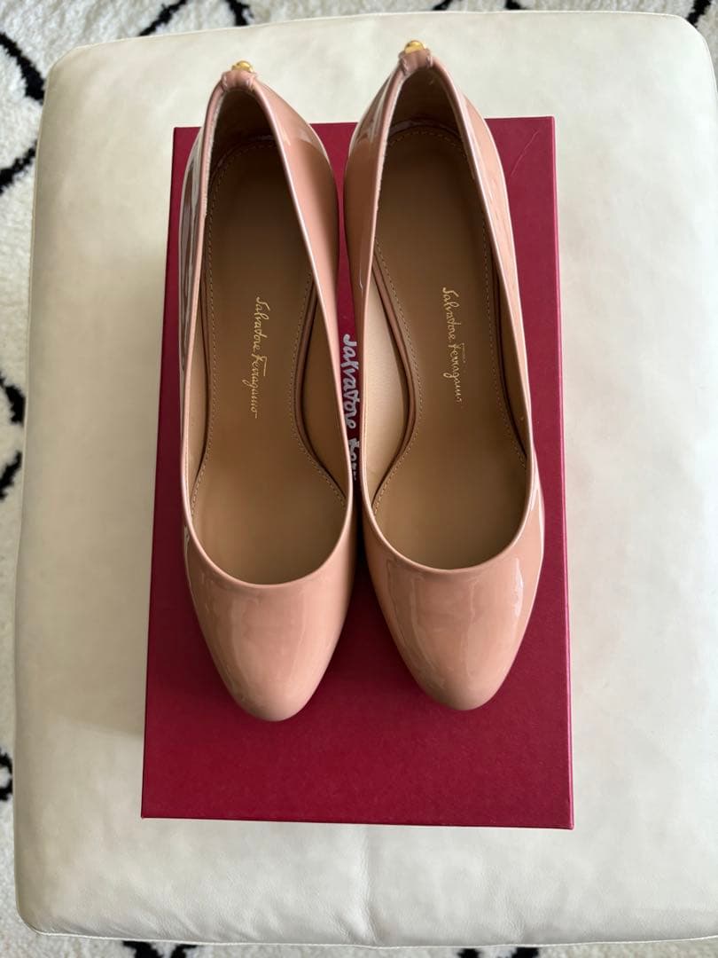 【新品未使用】フェラガモ　パンプス