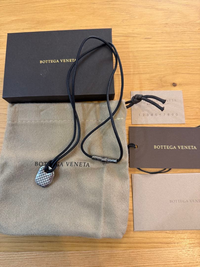 Bottega Veneta イントレチャートレザーネックレス