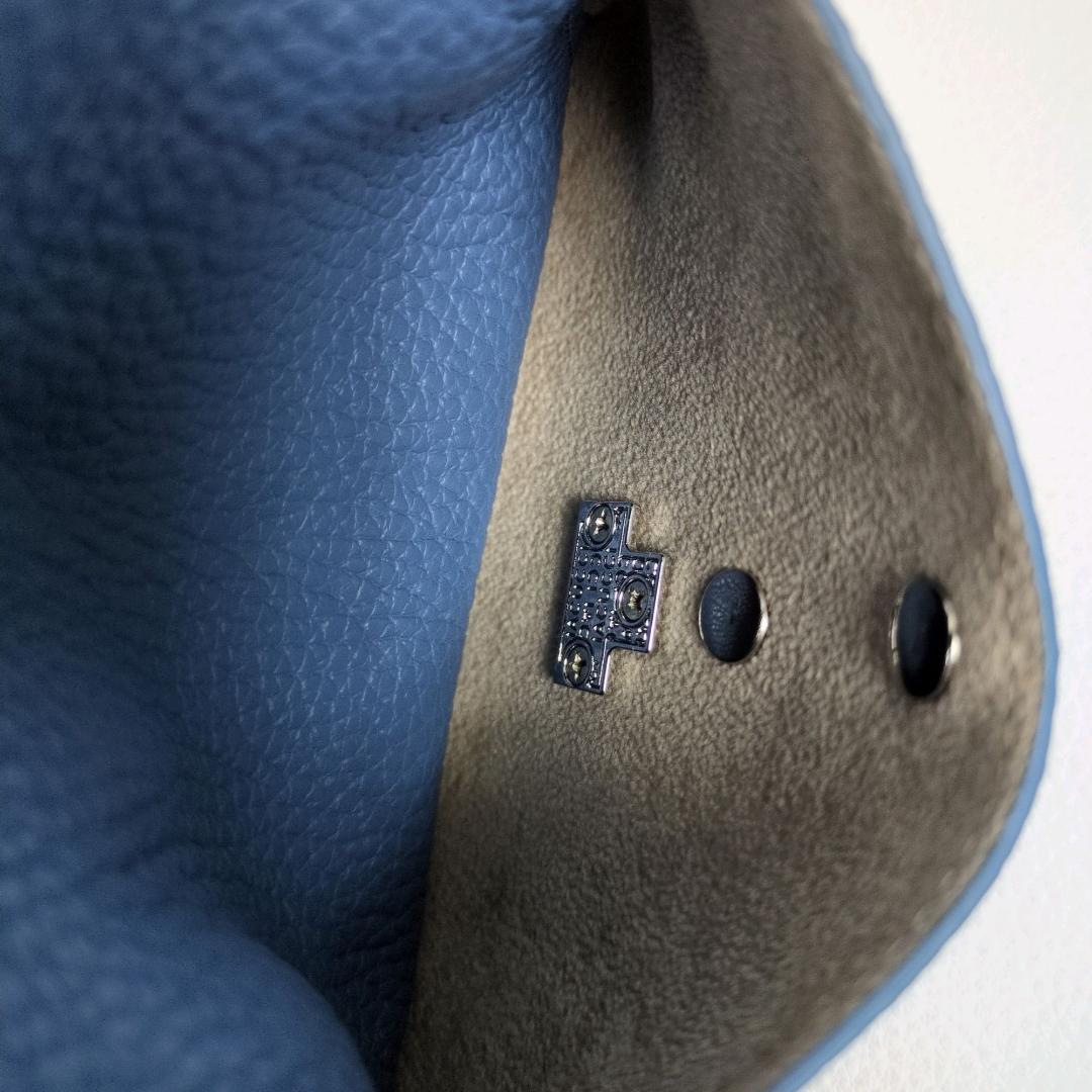 美品 IACUCCI イアクッチ アバウォレット CERVO ブルー 財布