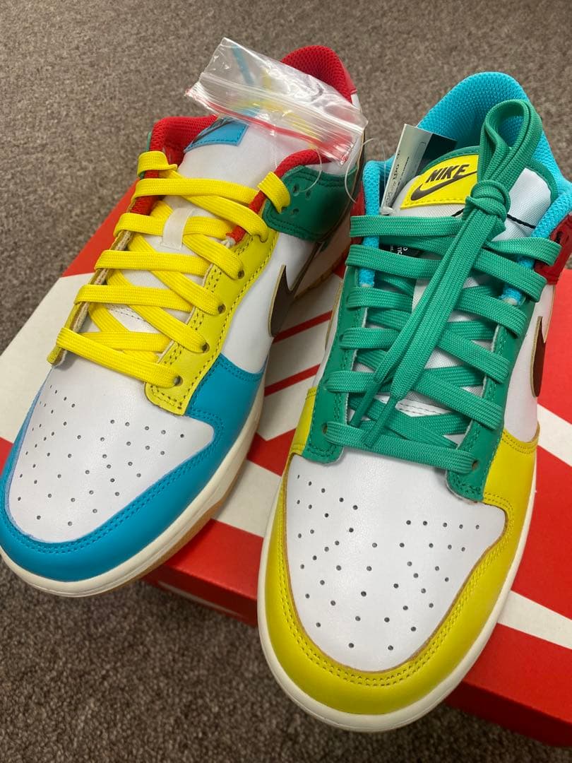 新品正規品　NIKE DUNK low FREE99