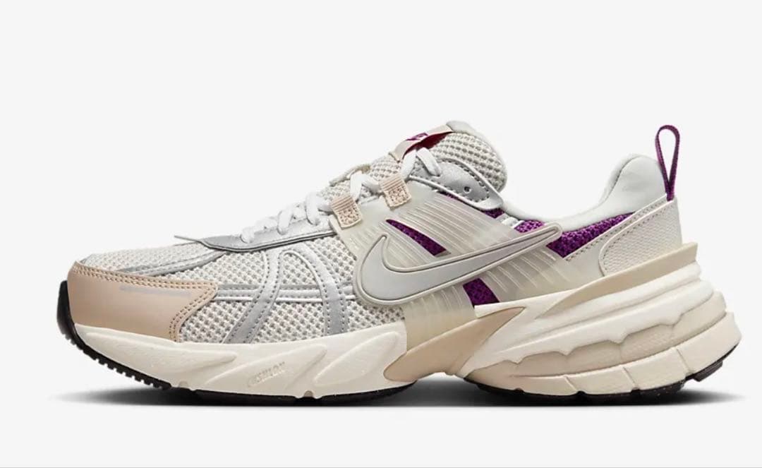 新品未使用品　タグ付き　NIKE ナイキスニーカー　ランニング 28.5センチ