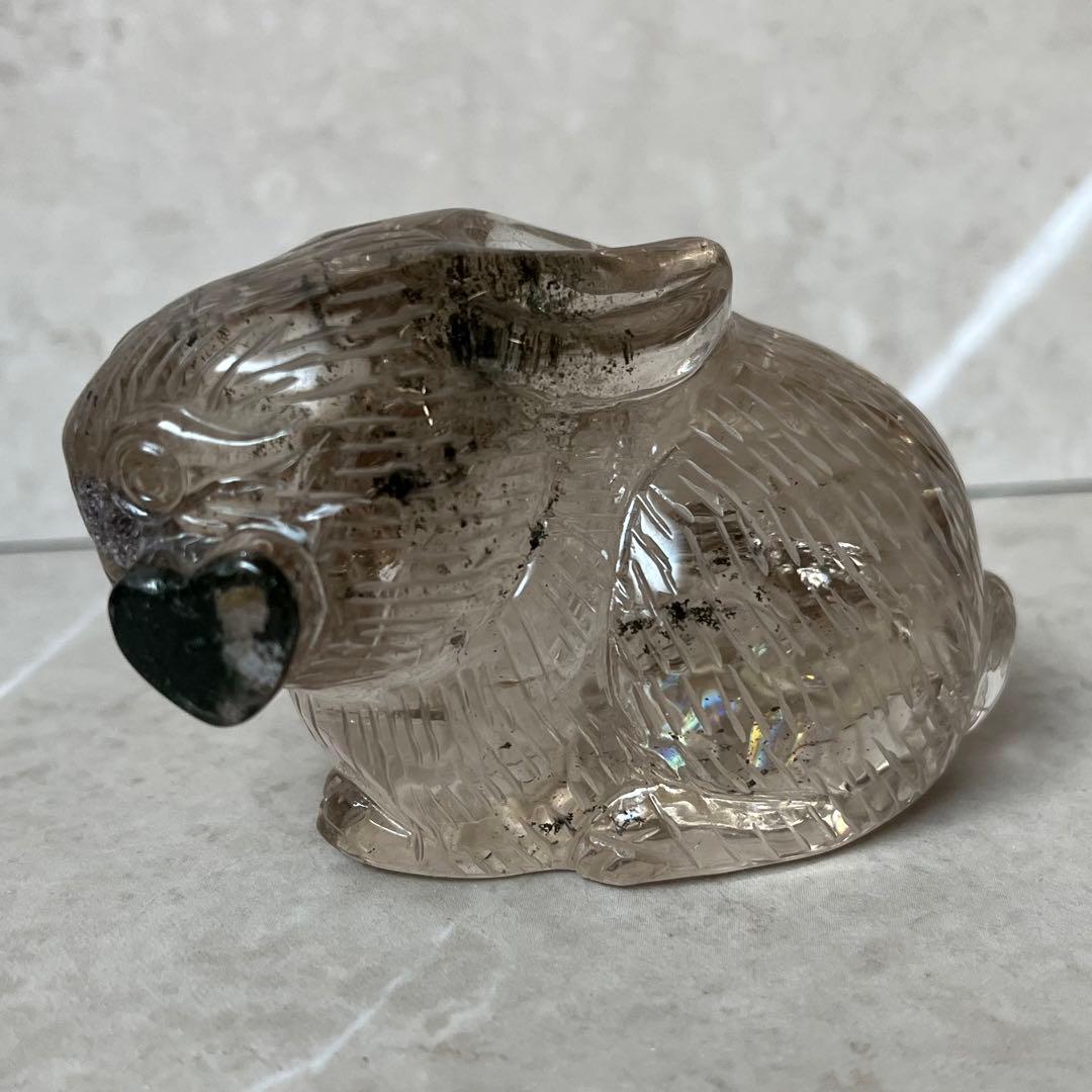 スモーキーガーデンクォーツ　うさぎ　虹　ハート　手彫り　一点物　天然石