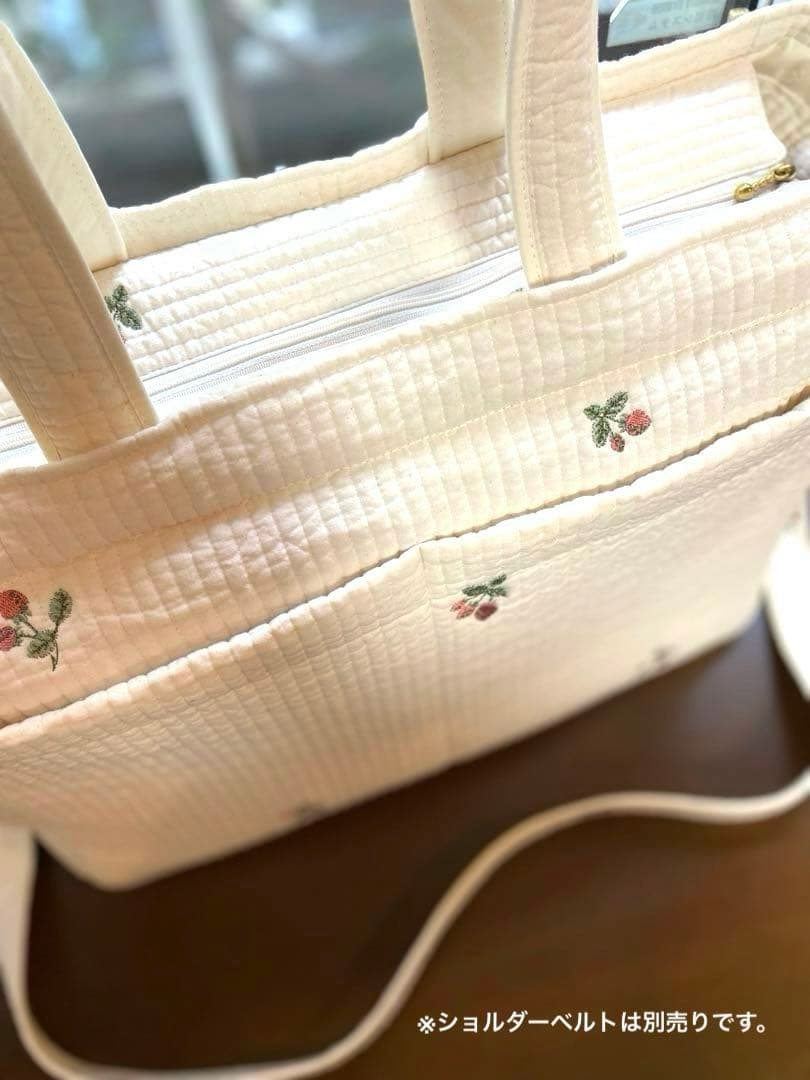 Ｂ.オフホワイト×いちご　大きめサイズ　ポケットいっぱいマザーズバッグ　ヌビ