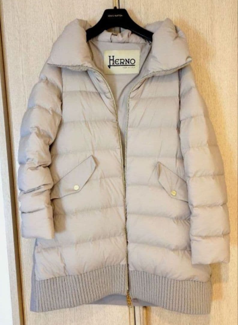 美品 ヘルノ HERNO 背中ウール切替 ダウンコート 44 ライトグレージュ系