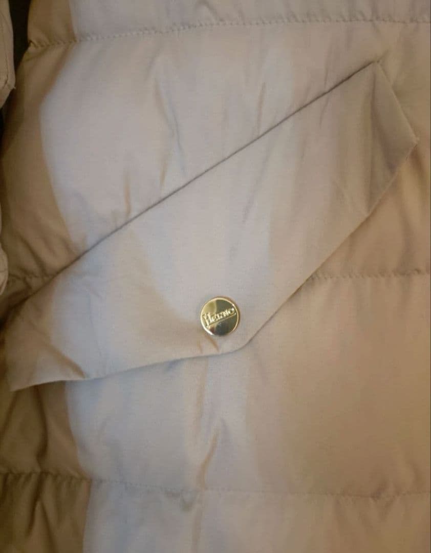 美品 ヘルノ HERNO 背中ウール切替 ダウンコート 44 ライトグレージュ系