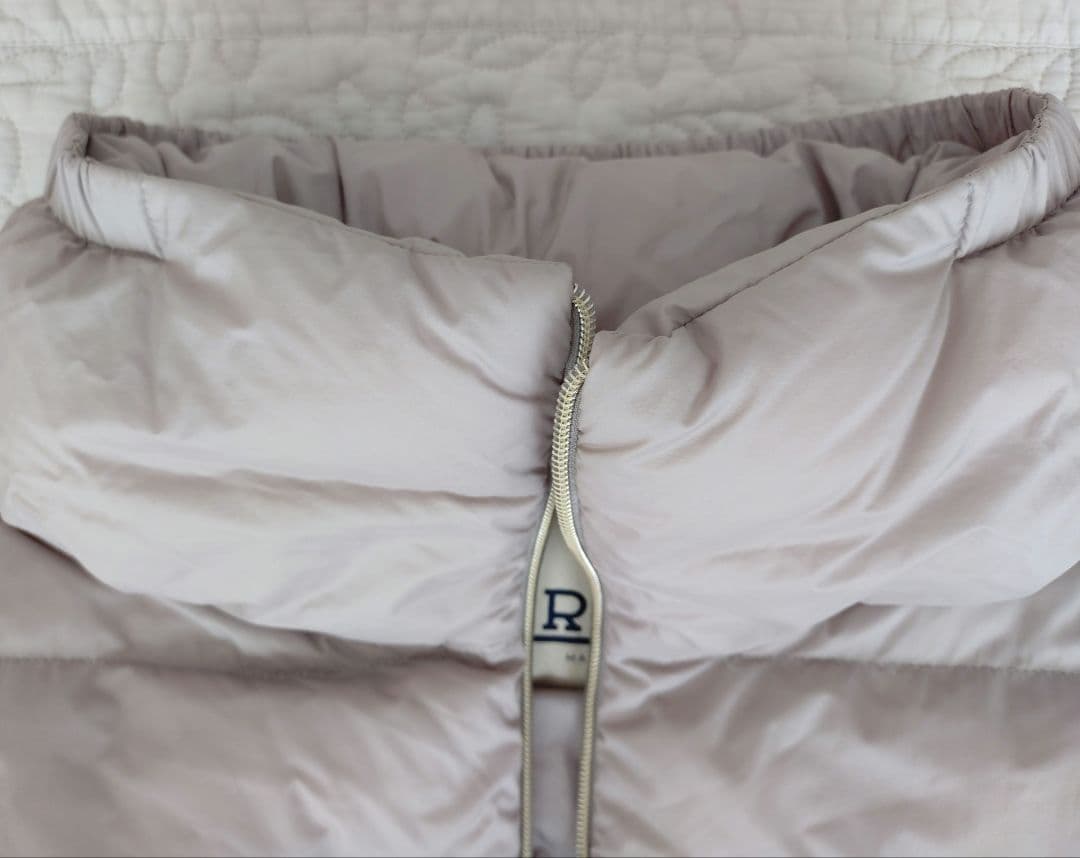 美品 ヘルノ HERNO 背中ウール切替 ダウンコート 44 ライトグレージュ系