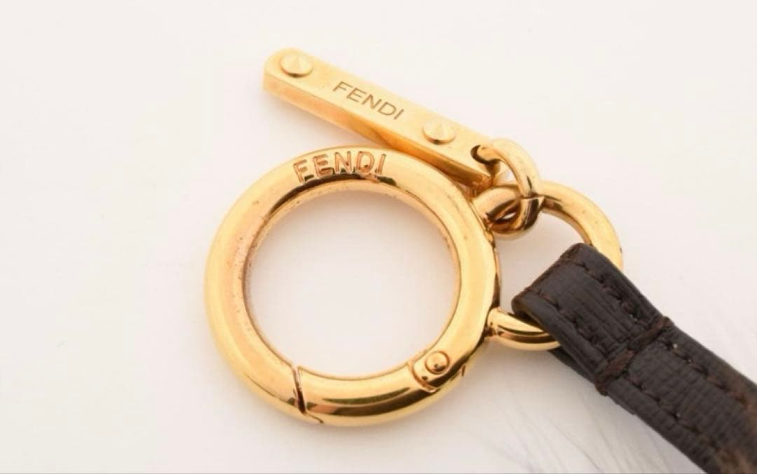 ロ*エ様 （お値下げ）FENDI フェンディ ポンポンチャーム フォックスファー