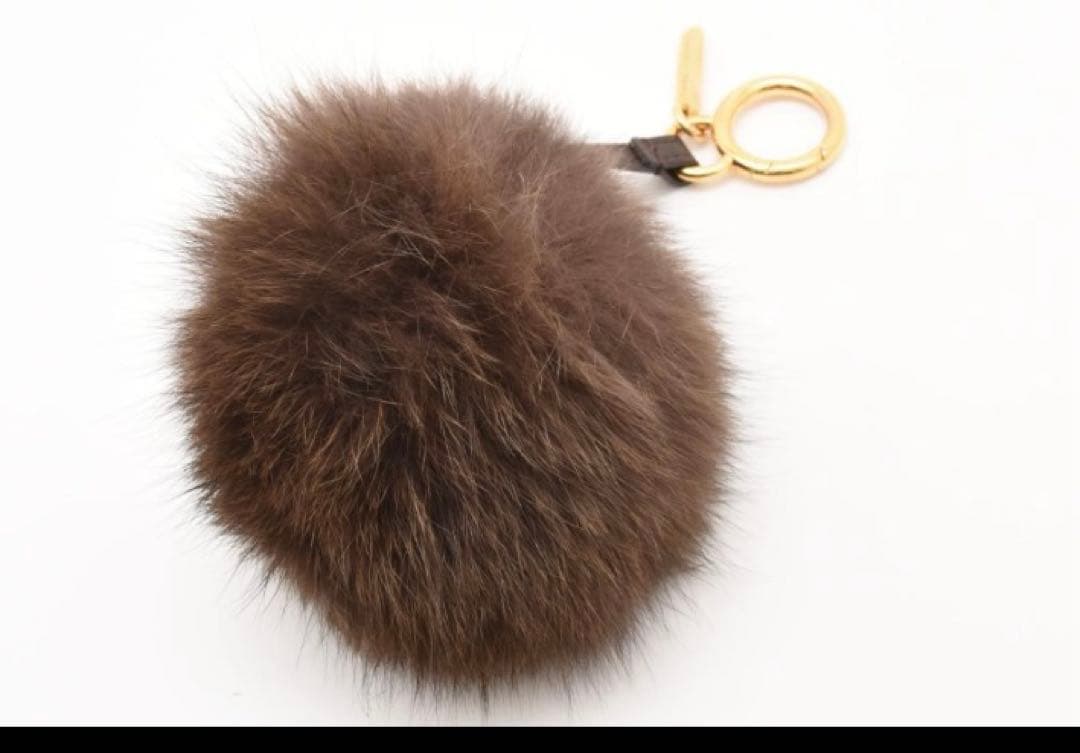 ロ*エ様 （お値下げ）FENDI フェンディ ポンポンチャーム フォックスファー