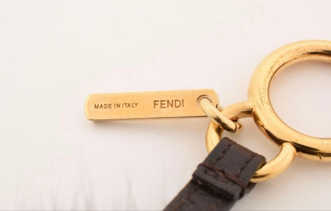 ロ*エ様 （お値下げ）FENDI フェンディ ポンポンチャーム フォックスファー