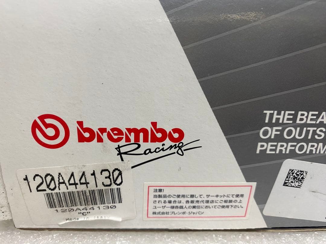 brembo 84mmピッチ　CNCブレーキキャリパー 黒 カニ