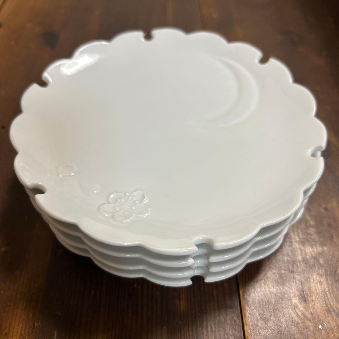 有田焼 白磁　彫雪月花文　花伝作　銘々皿　４枚