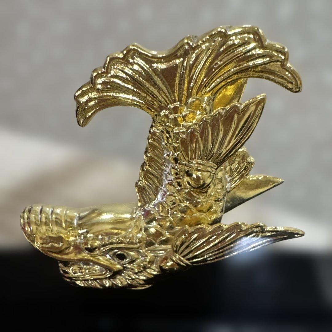 金色の魚のクリスタル置物