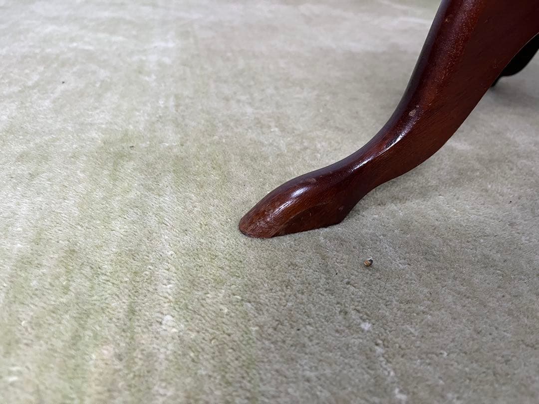 ダークブラウン円形木製テーブル