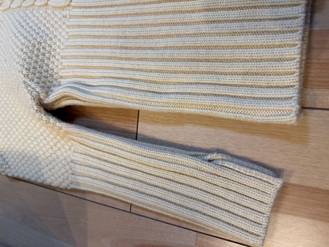 DECO depuis 1985スリットリブスリーブ ケーブルニット