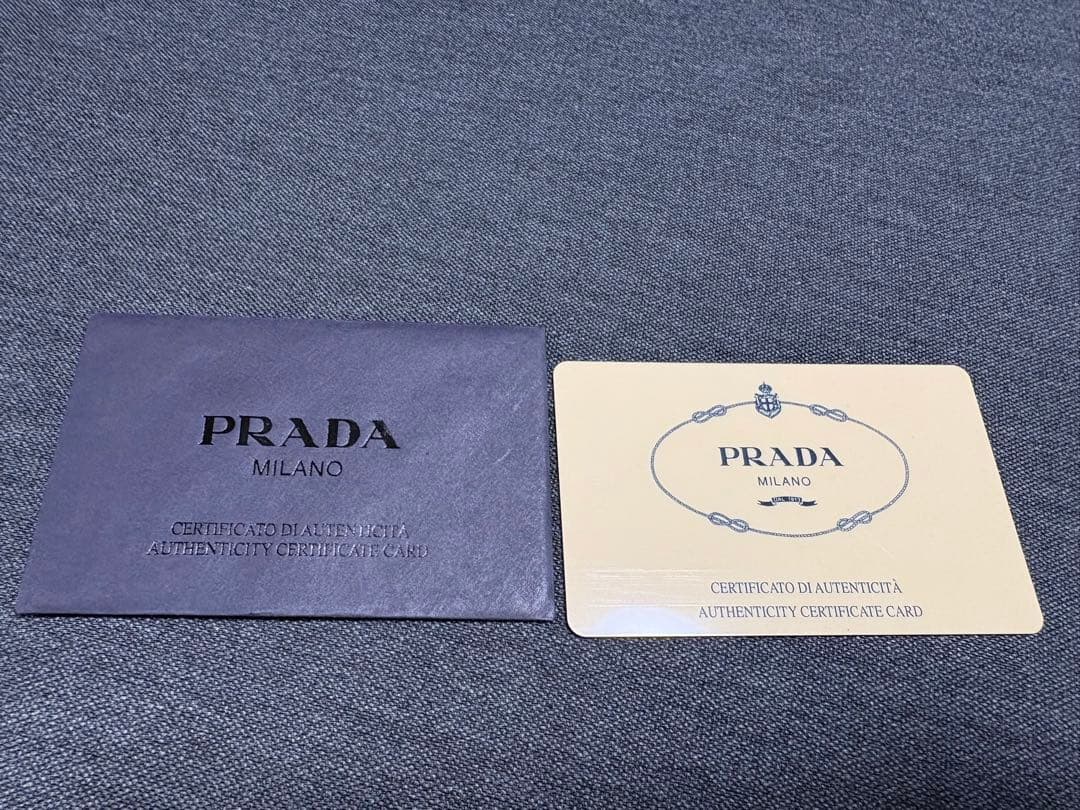 PRADA ブラック 二つ折り財布　新品未使用品