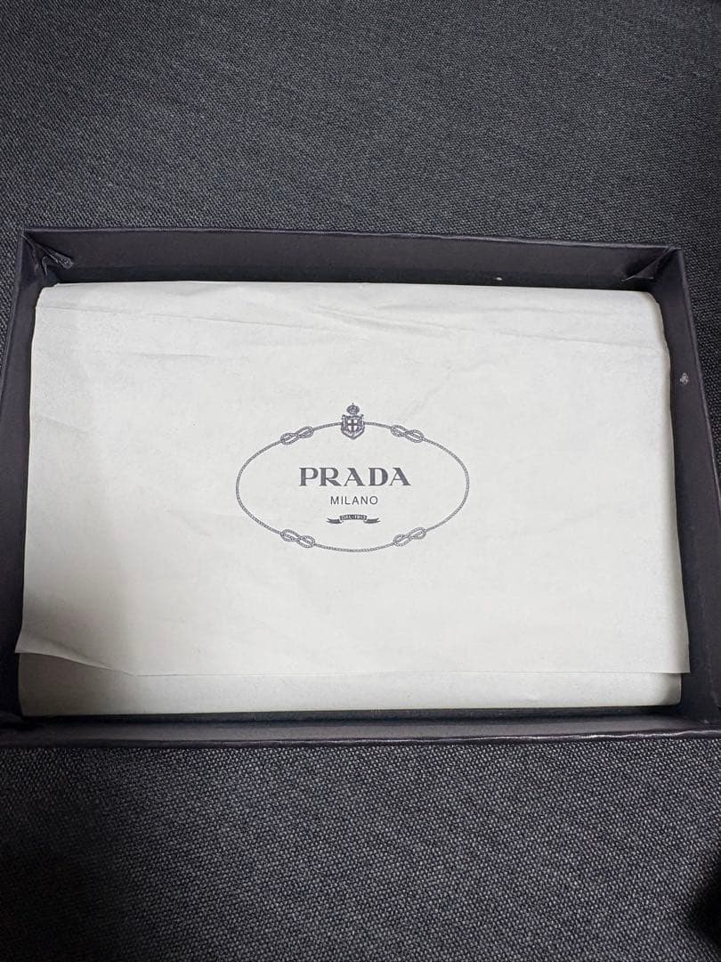 PRADA ブラック 二つ折り財布　新品未使用品