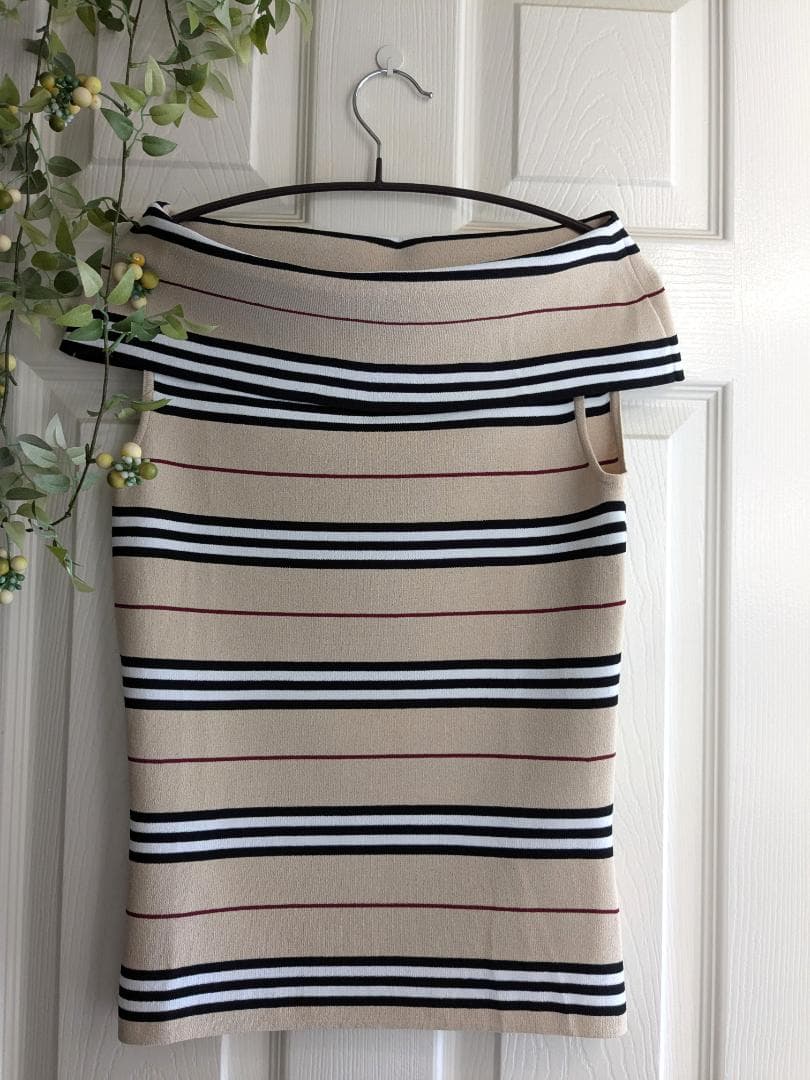 【美品】バーバリー　オフショルダートップ