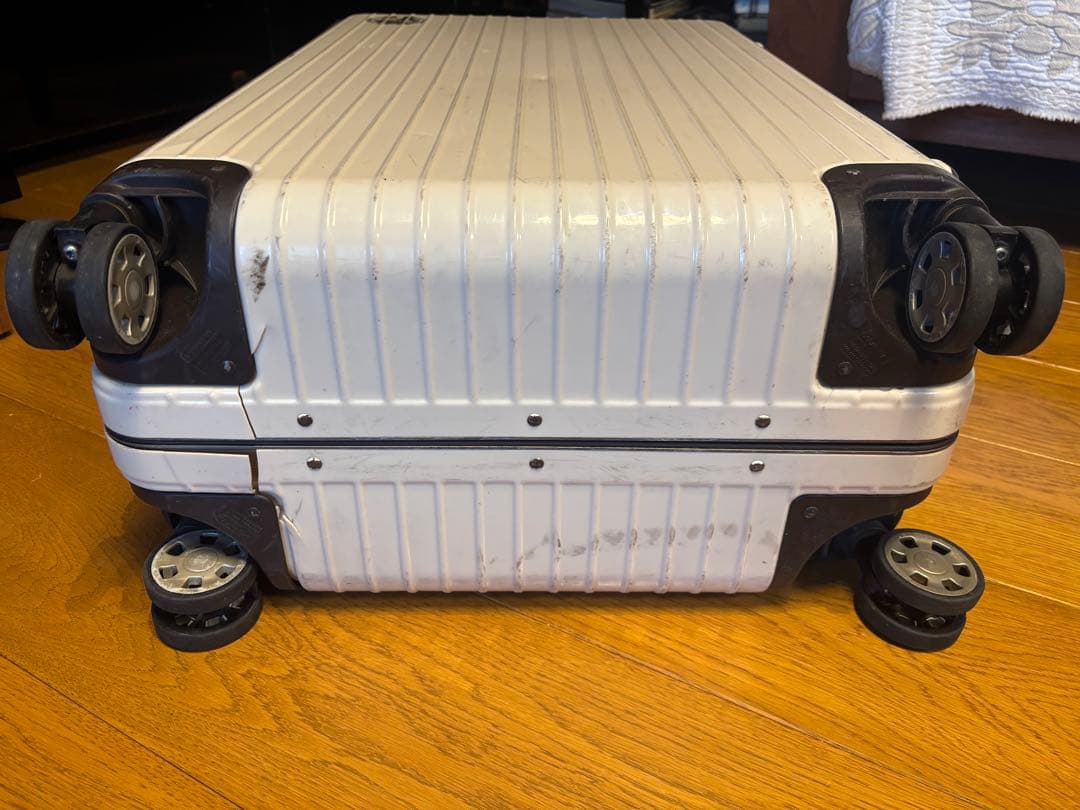 c*e様 愛用品♡RIMOWA LIMBO リンボ 87Lクリームホワイト 値下