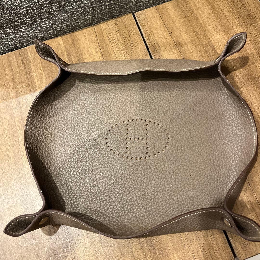 エルメスエトゥープレザー小物入れ ブラウン Hロゴ