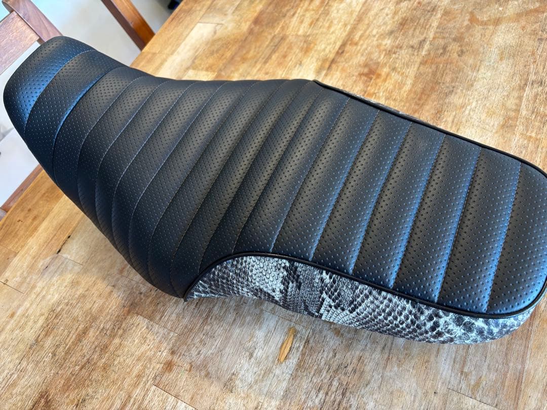 ホンダ　グロム　タックロール　ヘビ柄　純正シート GROM MSX jc61