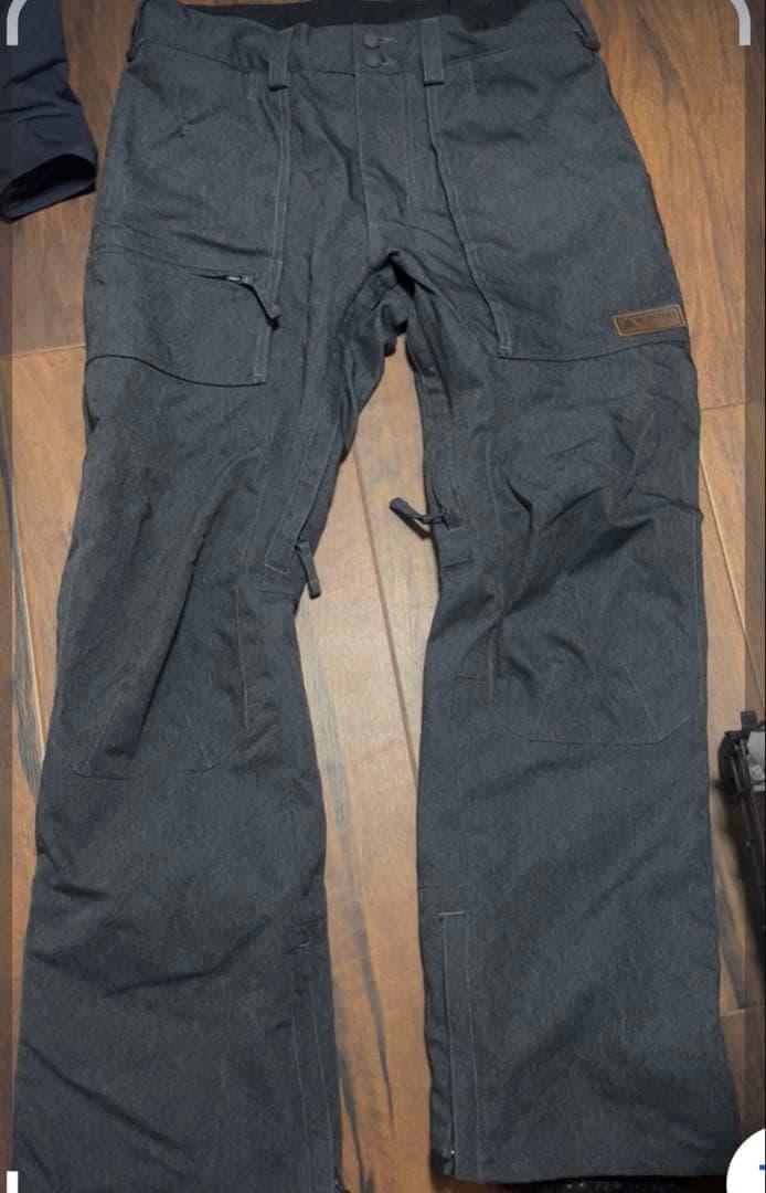 BURTONスノーボードウェアセット（ジャケット＆パンツ）