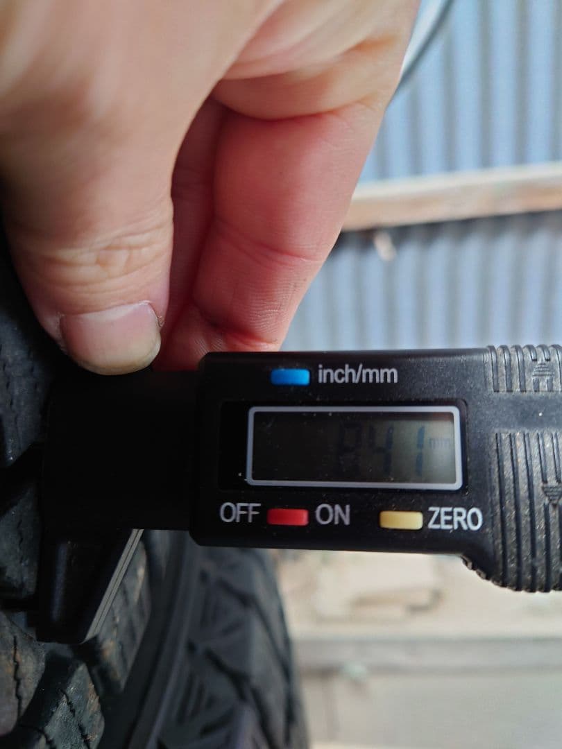 ブリヂストンブリザックDMV-3　225/65R17 19年製　2本　中古①